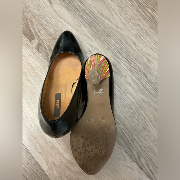 Zinda Patent Pumps with fun detail heels, size 7 - Picture 4 of 5